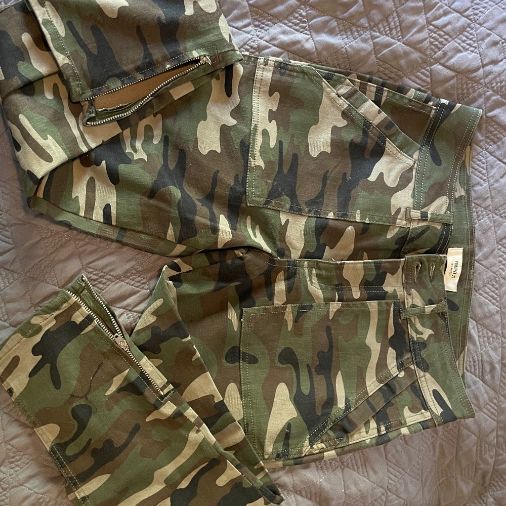Camo pants forever 21